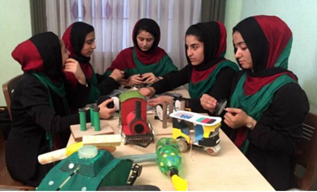 دختران ربات ساز افغان با وساطت ترامپ به واشنگتن می‌روند
